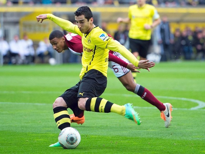 Borussia Dortmund ist auch in der Fußball-Bundesliga zurück auf Erfolgskurs. Eine Woche nach der ernüchternden Schlappe beim Hamburger SV (0:3) setzte sich die Mannschaft von Trainer Jürgen Klopp mit 3:0 (0:0) gegen den 1. FC Nürnberg durch. Wie schon beim famosen Champions-League-Auftritt vier Tage zuvor in St. Petersburg (4:2) präsentierte sich der BVB am Samstag von seiner besseren Seite und rückte auf Rang zwei vor. Vor 80 645 Zuschauern im ausverkauften Signal Iduna Park sorgten der nach dreiwöchiger Verletzungspause ins Team zurückgekehrte Mats Hummels (51. Minute), Robert Lewandowski (67.) und Henrich Mchitarjan (83.) für den verdienten Sieg.