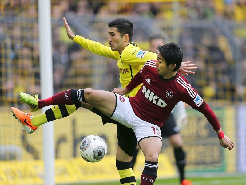 Borussia Dortmund ist auch in der Fußball-Bundesliga zurück auf Erfolgskurs. Eine Woche nach der ernüchternden Schlappe beim Hamburger SV (0:3) setzte sich die Mannschaft von Trainer Jürgen Klopp mit 3:0 (0:0) gegen den 1. FC Nürnberg durch. Wie schon beim famosen Champions-League-Auftritt vier Tage zuvor in St. Petersburg (4:2) präsentierte sich der BVB am Samstag von seiner besseren Seite und rückte auf Rang zwei vor. Vor 80 645 Zuschauern im ausverkauften Signal Iduna Park sorgten der nach dreiwöchiger Verletzungspause ins Team zurückgekehrte Mats Hummels (51. Minute), Robert Lewandowski (67.) und Henrich Mchitarjan (83.) für den verdienten Sieg.