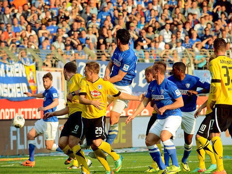 Der VfL Bochum verliert sein Heimspiel gegen Arminia Bielefeld mit 1:4. Die Impressionen aus dem Rewirpower-Stadion.