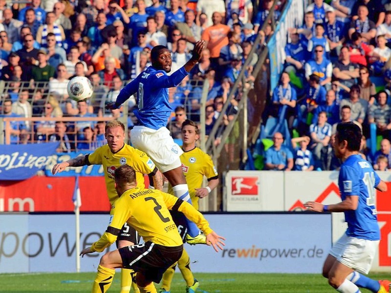 Der VfL Bochum verliert sein Heimspiel gegen Arminia Bielefeld mit 1:4. Die Impressionen aus dem Rewirpower-Stadion.