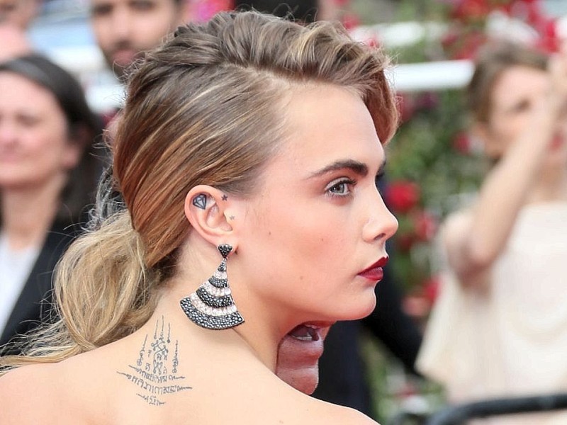 ... präsentierte Model Cara Delevingne ihr neues Tattoo...