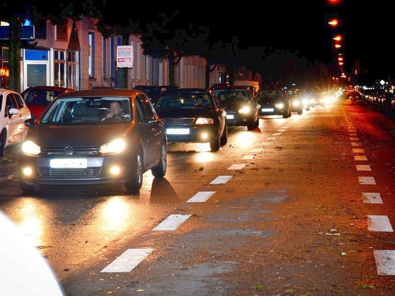 In den späten Abendstunden tobte ein extremes Unwetter über Bochum und hinterließ nach gut 30 Minuten ein totales Chaos. Im Bild: Stau auf der Hernerstraße Richtung Innenstadt.