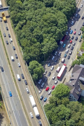 Aufräumarbeiten auf der A43 in Richtung Herne im Bereich der Ausfahrt Recklinghausen.