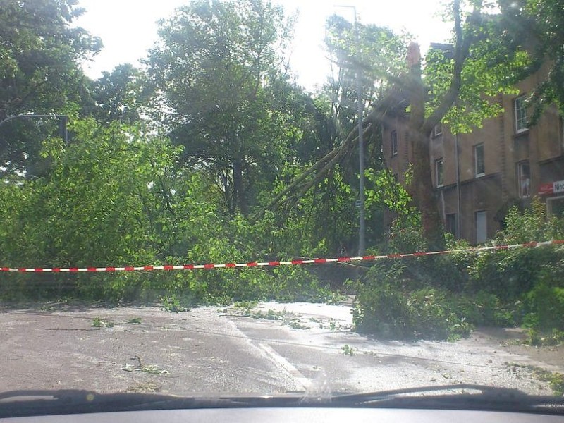 Leserfoto von Thorsten Paaßen vom abgesperrten Teil des Hingbergs in Mülheim-Heißen