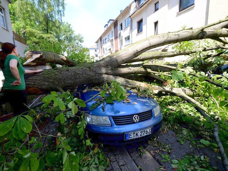 Die Potsdamer Straße ist weiterhin blockiert.