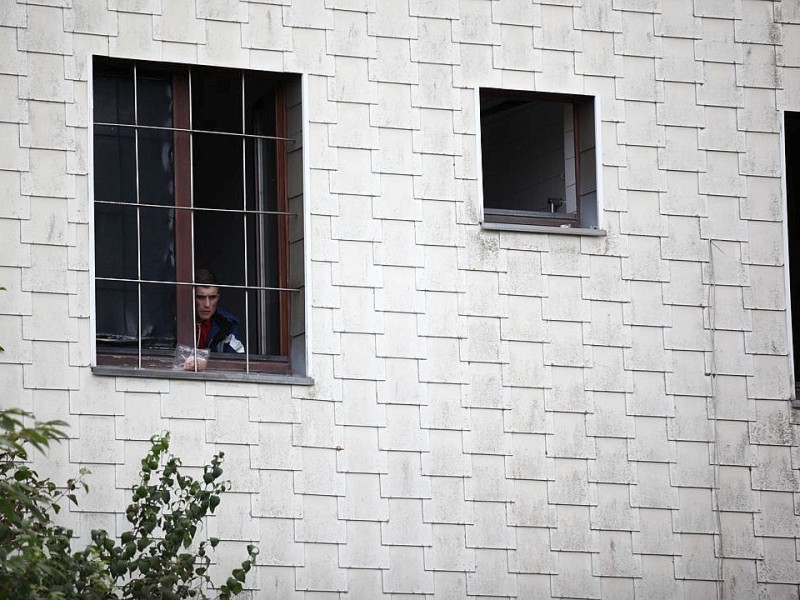 Ängstlicher Blick aus dem Fenster. Damit sich das ändert...