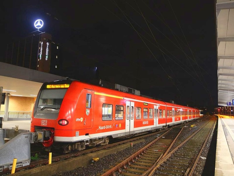 In Essen steht der Regionalexpress in Richtung Haltern am See still.