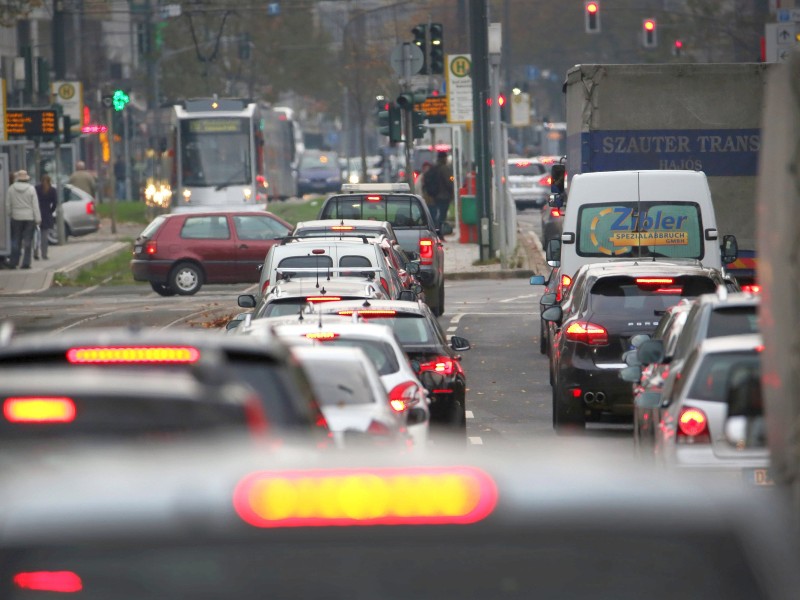 Auch in Düsseldorf staute sich Donnerstagmorgen der Verkehr.