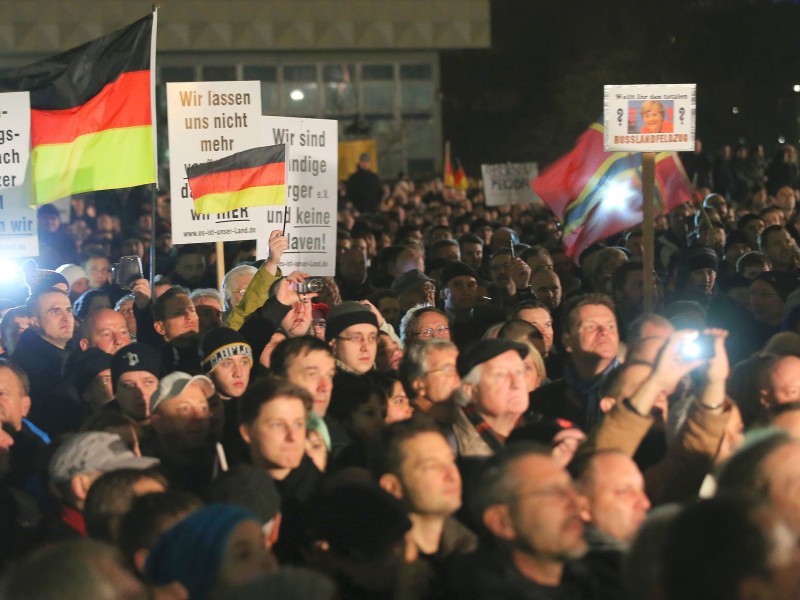 Rund 5600 Teilnehmer stellten sich der Pegida in den Weg. Zuvor waren es noch 9000 gewesen.