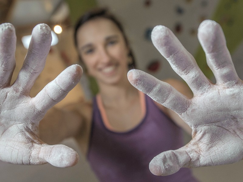 In München sicherte sich Juliane Wurm 2014 den Weltmeister-Titel im Bouldern. Beim Klettern ohen Seile und in geringerer Höhe löste sie die Route als schnellste. Neben dem Sport studiert sie in Witten.