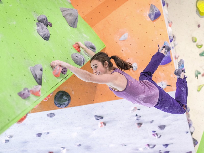 In München sicherte sich Juliane Wurm 2014 den Weltmeister-Titel im Bouldern. Beim Klettern ohen Seile und in geringerer Höhe löste sie die Route als schnellste. Neben dem Sport studiert sie in Witten.