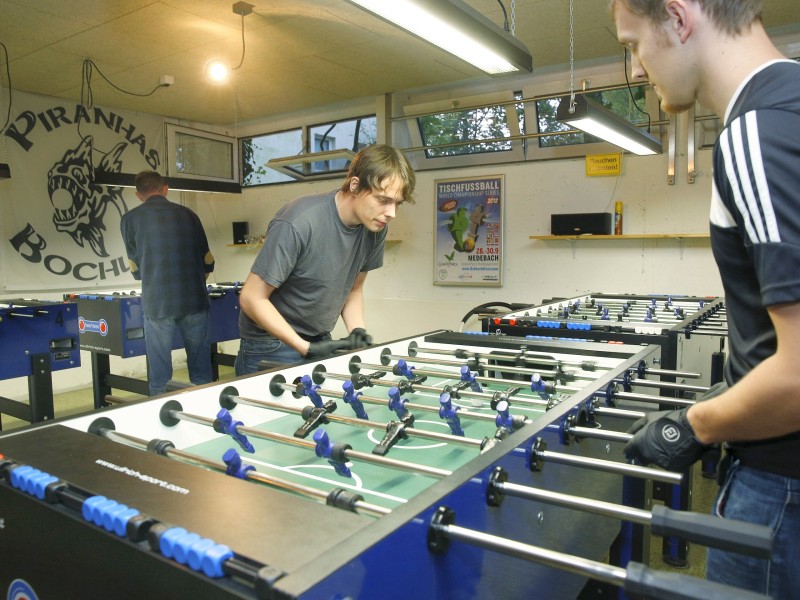 Der Bochumer Stephan Wolf sicherte sich 2014 in der Kategorie Neulinge-Einzel den WM-Titel im Tischtfußball. Er trainier im Verein TfV Bochm - mit Hobbykickern hat das nichts zu tun.