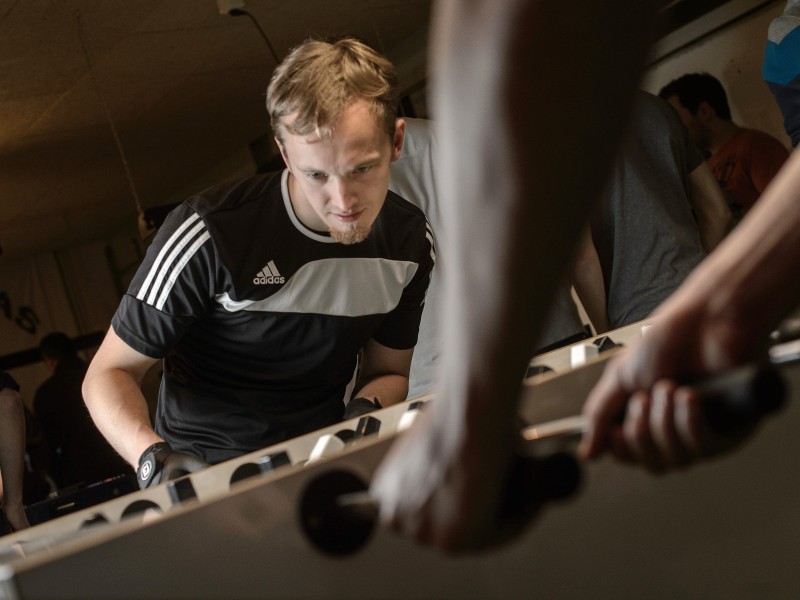 Der Bochumer Stephan Wolf sicherte sich 2014 in der Kategorie Neulinge-Einzel den WM-Titel im Tischtfußball. Er trainier im Verein TfV Bochm - mit Hobbykickern hat das nichts zu tun.