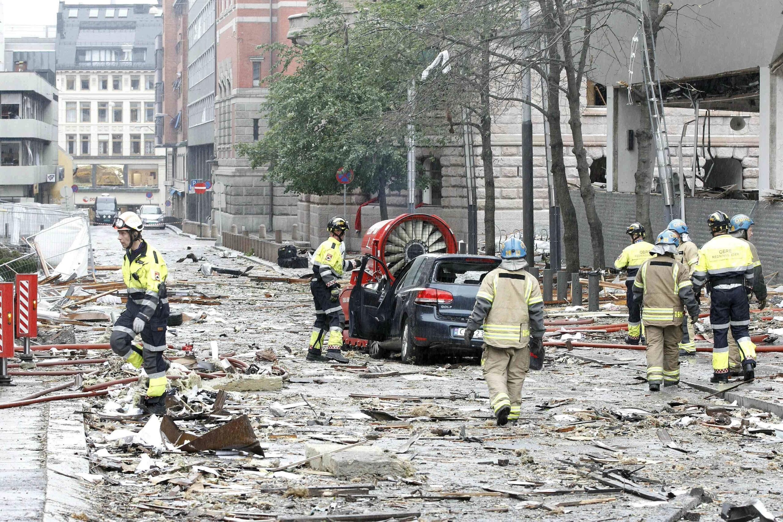 Die Polizei konnte zunächst nicht sagen, ob es sich um eine oder mehrere Bomben handelte.