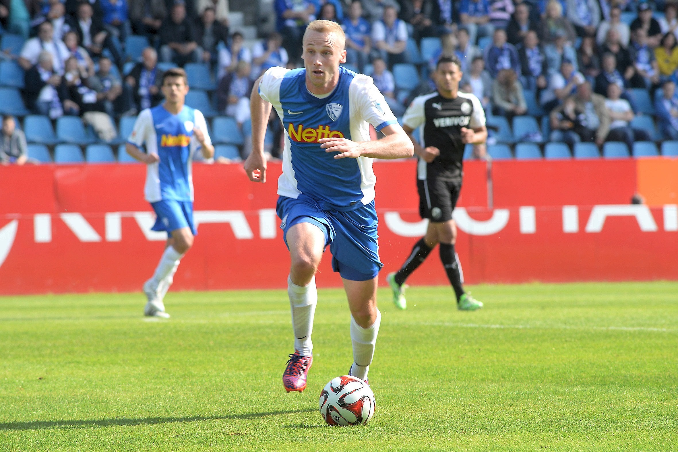 34. Spieltag der 2. Fußball-Bundesliga: Der Saisonausklang beim VfL Bochum inklusve Nullnummer gegen Sandhausen. Die Bilder von der Castroper Straße.