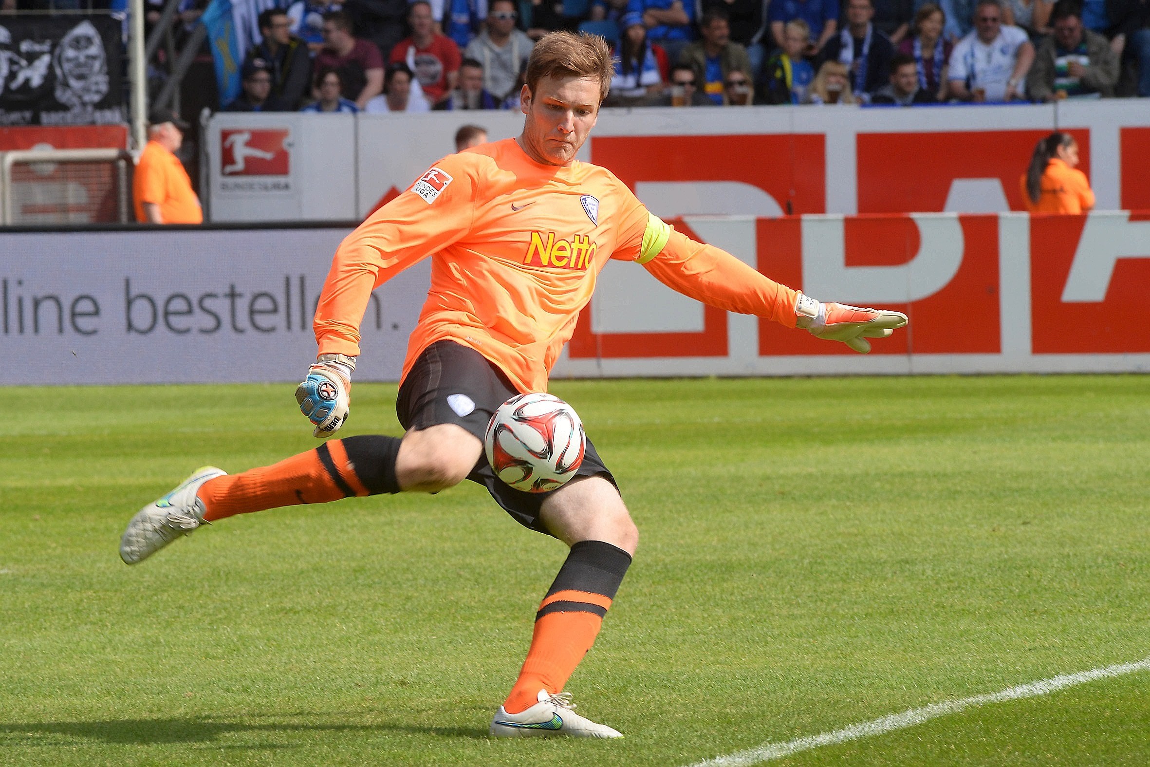 34. Spieltag der 2. Fußball-Bundesliga: Der Saisonausklang beim VfL Bochum inklusve Nullnummer gegen Sandhausen. Die Bilder von der Castroper Straße.