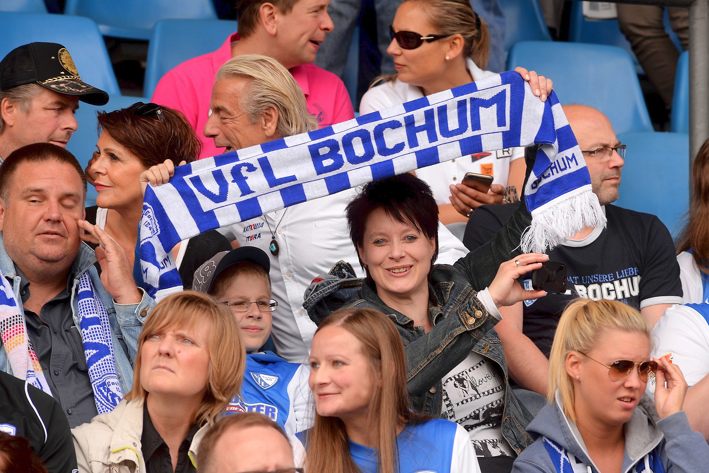 34. Spieltag der 2. Fußball-Bundesliga: Der Saisonausklang beim VfL Bochum inklusve Nullnummer gegen Sandhausen. Die Bilder von der Castroper Straße.