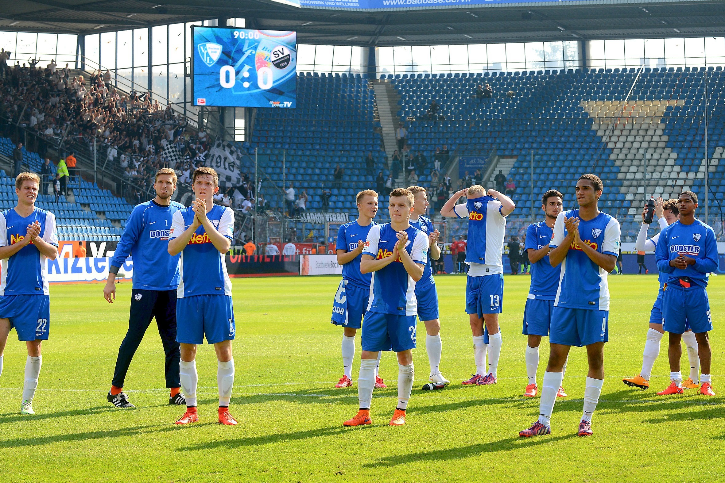 34. Spieltag der 2. Fußball-Bundesliga: Der Saisonausklang beim VfL Bochum inklusve Nullnummer gegen Sandhausen. Die Bilder von der Castroper Straße.