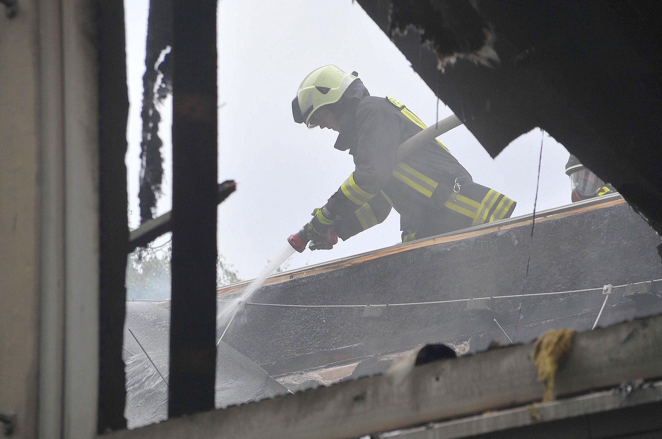 Am Sonntag brach in der ehemaligen Realschule in Dinslaken-Mitte ein Feuer aus.