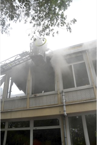 Am Sonntag brach in der ehemaligen Realschule in Dinslaken-Mitte ein Feuer aus.