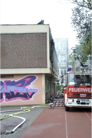 Am Sonntag brach in der ehemaligen Realschule in Dinslaken-Mitte ein Feuer aus.