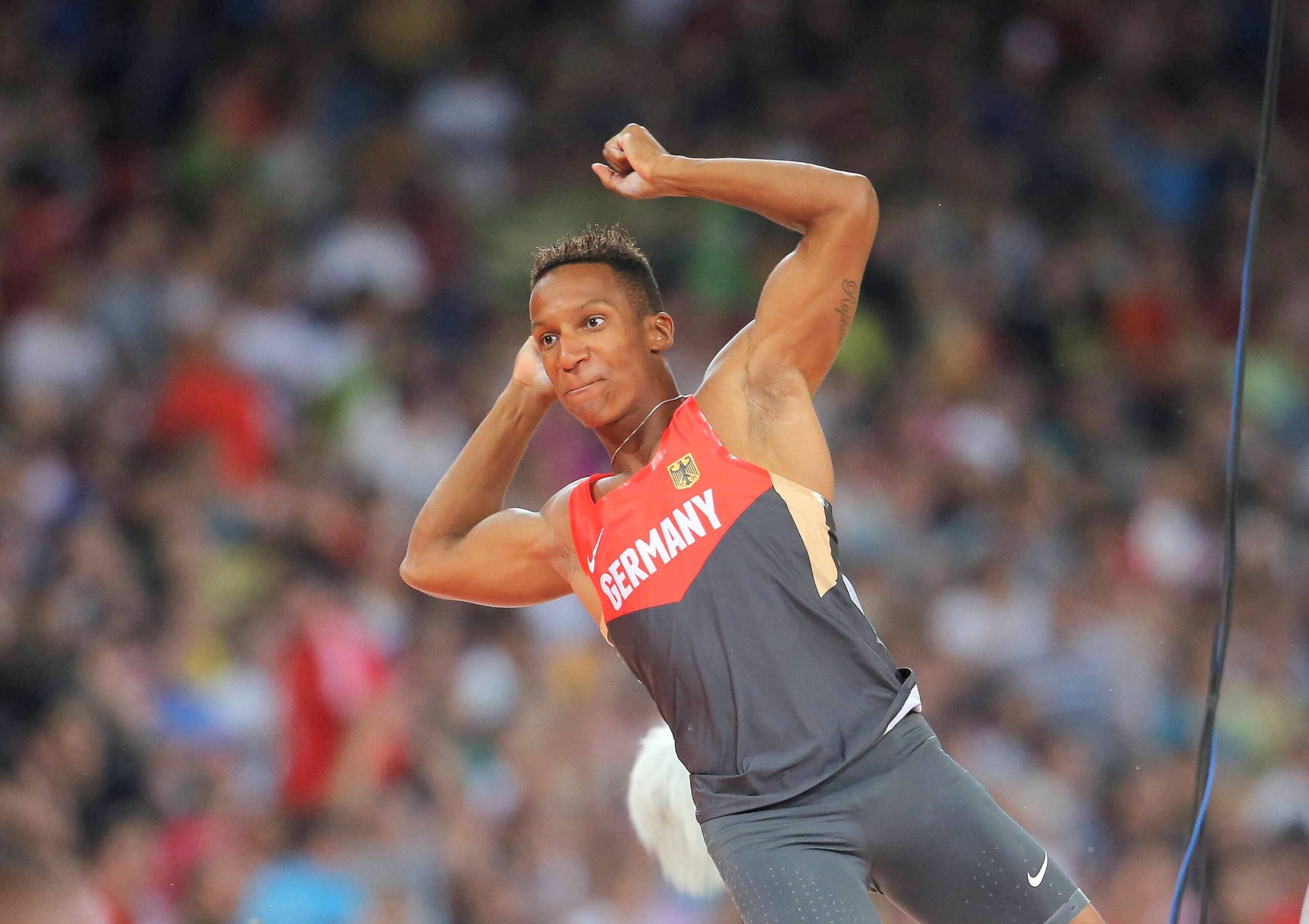 Bei der Leichtathletik-WM in Peking liefern die Sportler starke Leistungen und Emotionen. Für Deutschland holten unter anderem Kugelstoßerin Christina Schwanitz, ihr Kollege David Storl und Stabhochspringer Raphael Holzdeppe Medaillen. Alles überragender Star war 100-Meter-Weltmeister Usain Bolt.