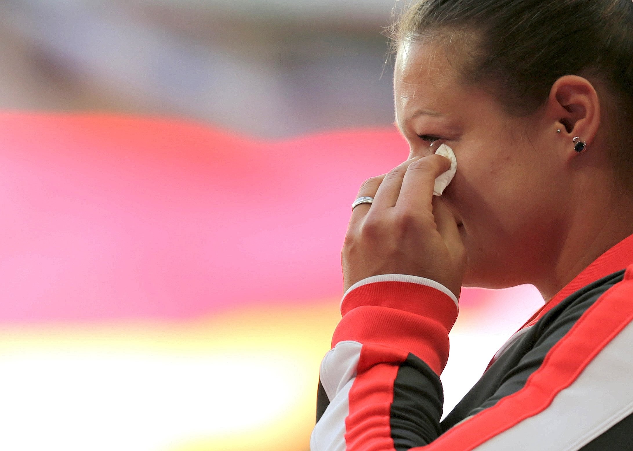 Bei der Leichtathletik-WM in Peking liefern die Sportler starke Leistungen und Emotionen. Für Deutschland holten unter anderem Kugelstoßerin Christina Schwanitz, ihr Kollege David Storl und Stabhochspringer Raphael Holzdeppe Medaillen. Alles überragender Star war 100-Meter-Weltmeister Usain Bolt.