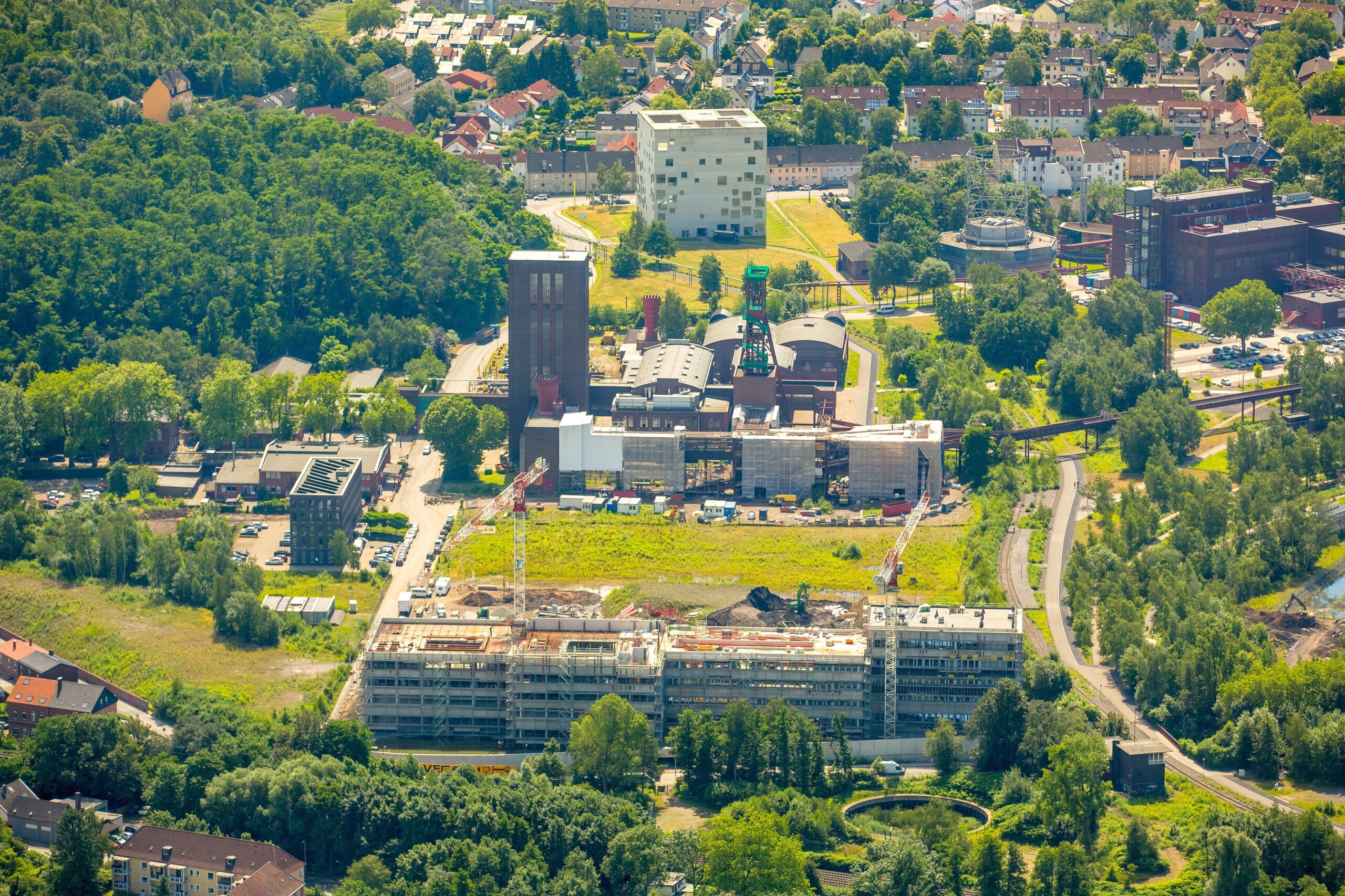 Das Weltkulturerbe Zollverein: Bis 2020 sollen auf Zollverein in Katernberg rund 150 Millionen Euro private Gelder investiert werden. Zollverein wird, wenn alles gut geht, zur Großbaustelle. Gebaut wird schon jetzt: