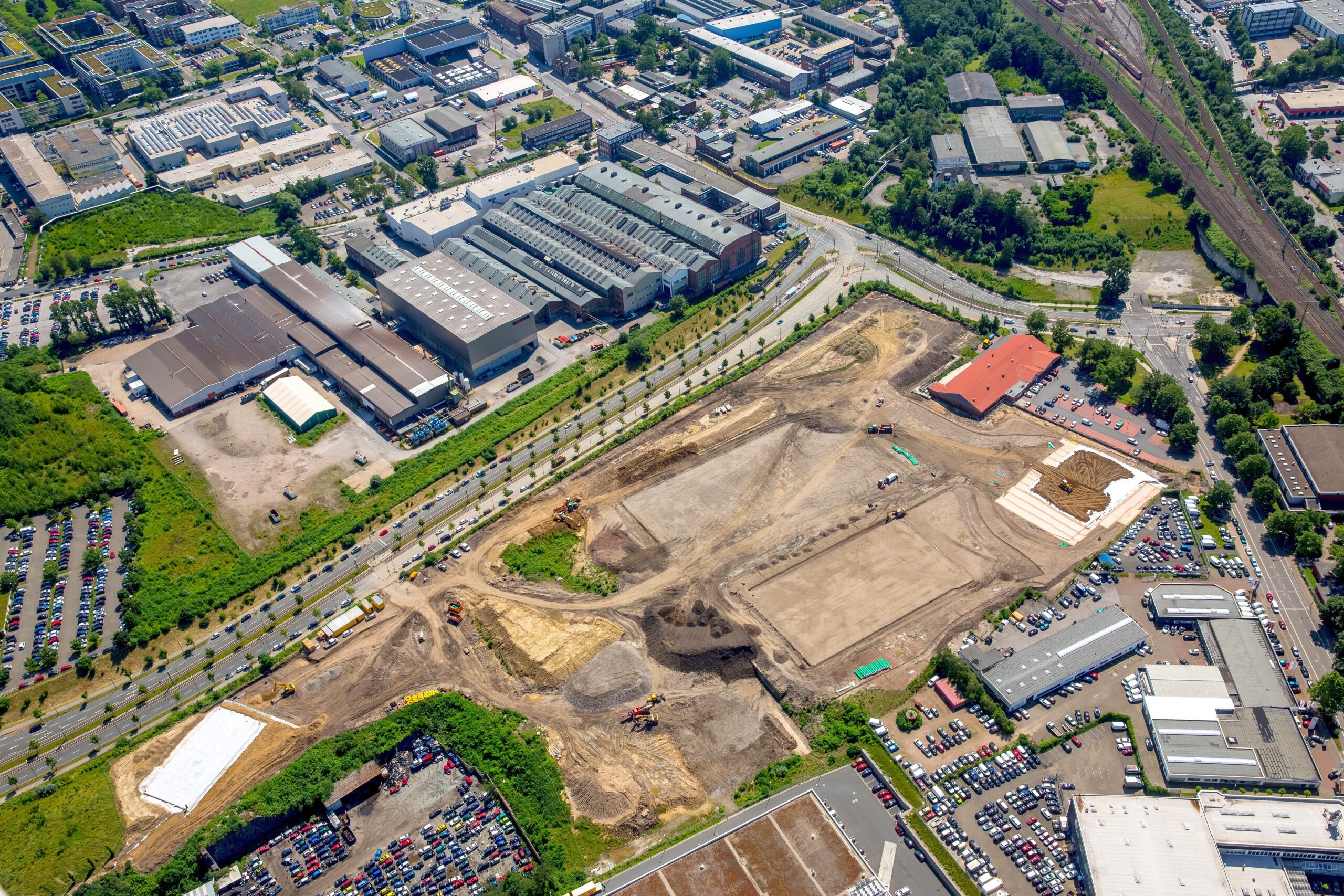 An der Altendorfer Straße entsteht neben dem Kronenberg Center (Real) das Stadtteil- und Dienstleistungszentrum „Quartier West“.