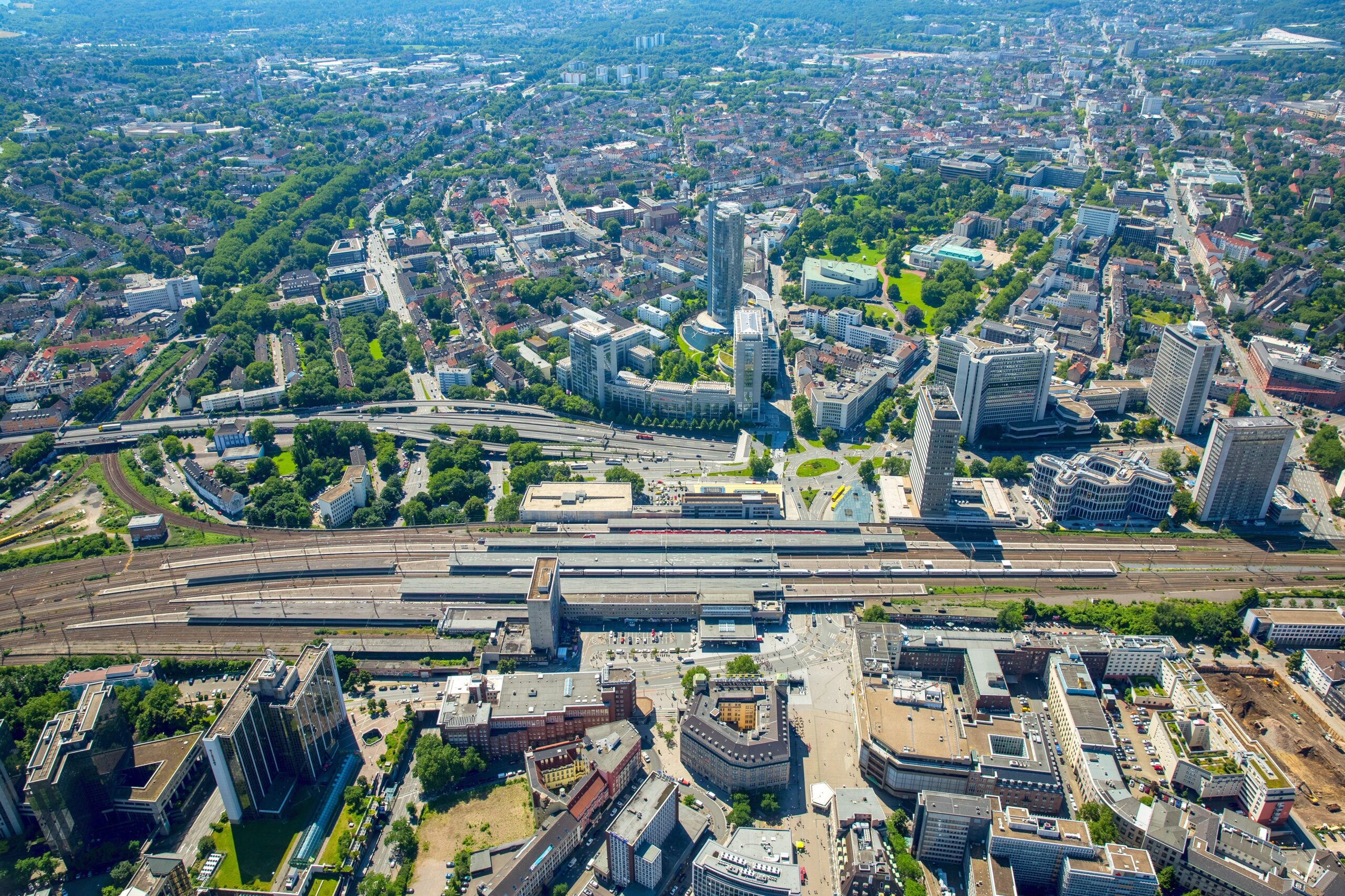 Blick über den Handelshof und den Hauptbahnhof hinweg Richtung Süden.