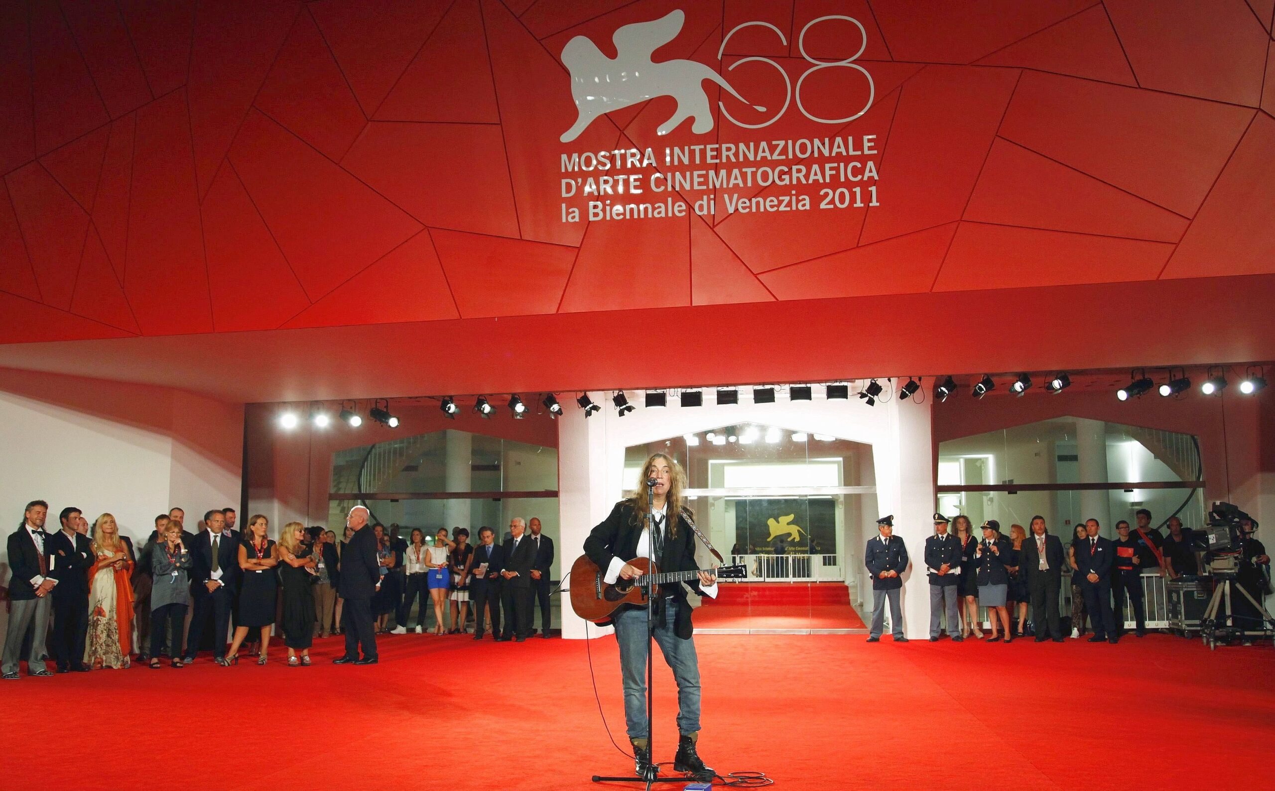 ...der Auftritt des U.S.-Sängers Patti Smith. Zuhause auf dem roten Teppich...