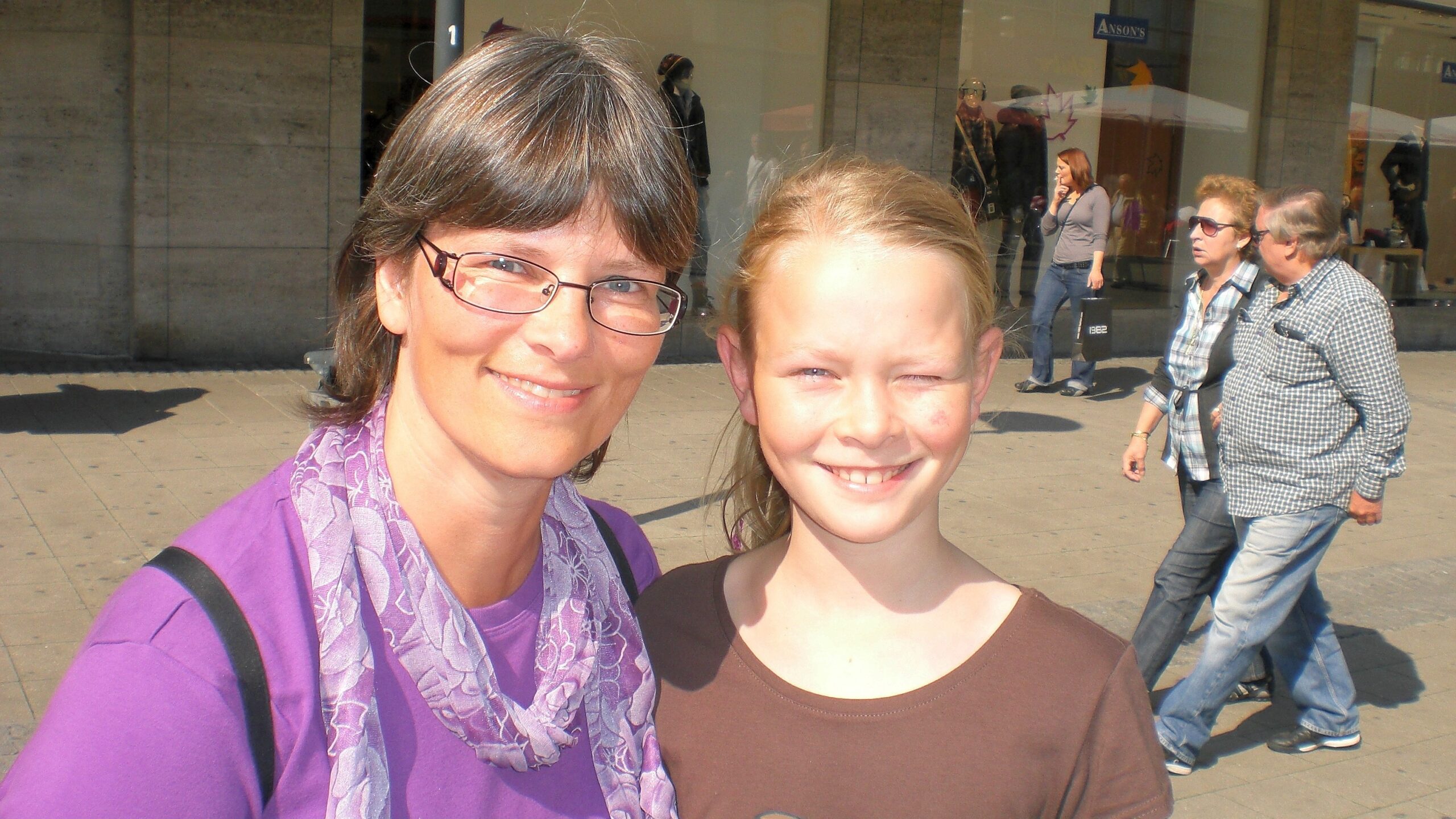 Ich hab keine Pläne, was ich mache, wenn die Schule wieder anfängt. Allerdings bin ich schon ganz froh, dass die Ferien vorbei sind. Meine Söhne sind 16 und 18 Jahre alt und machen in der freien Zeit die Nacht gern mal zum Tage Dorothee Große-Allermann mit ihrer Tochter Lena