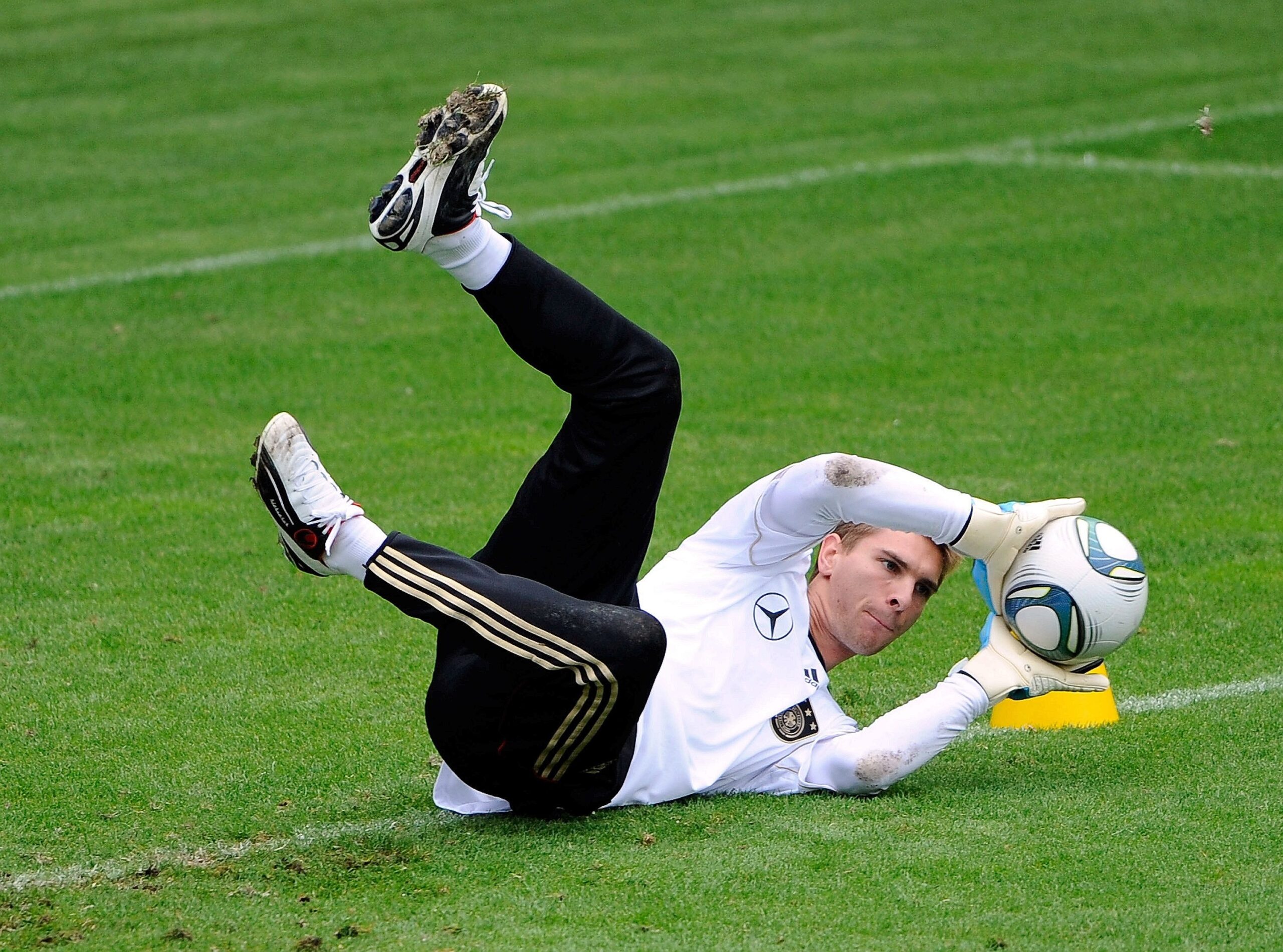 Ron-Robert Zieler: Der Youngster von Hannover 96 ist aktuell der Überflieger unter den Torhütern der Bundesliga – auch dank Zieler spielen die Niedersachsen erneut in der oberen Tabellenhälfte des Oberhauses mit.