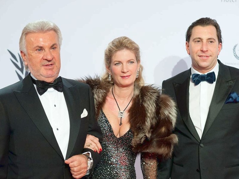 Willi Weber (links) auf dem roten Teppich. Am 19.11.2011 fand die 20.  Unesco Charity  Gala 2011 im maritim Hotel Düsseldorf statt. Bei der von Ute-Henriette Ohoven initiierten Veranstaltung werden Eintrittsgelder und Spenden zugunsten der Kinderprojekte der Unesco gesammelt. |  Foto: Uwe Schaffmeister