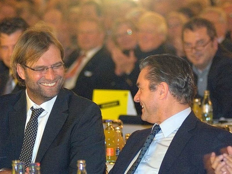 Aktionärsversammlung in der  Dortmunder Westfalenhalle 2: Im Bild Trainer Jürgen Klopp, links, und Manager Michael Zorc