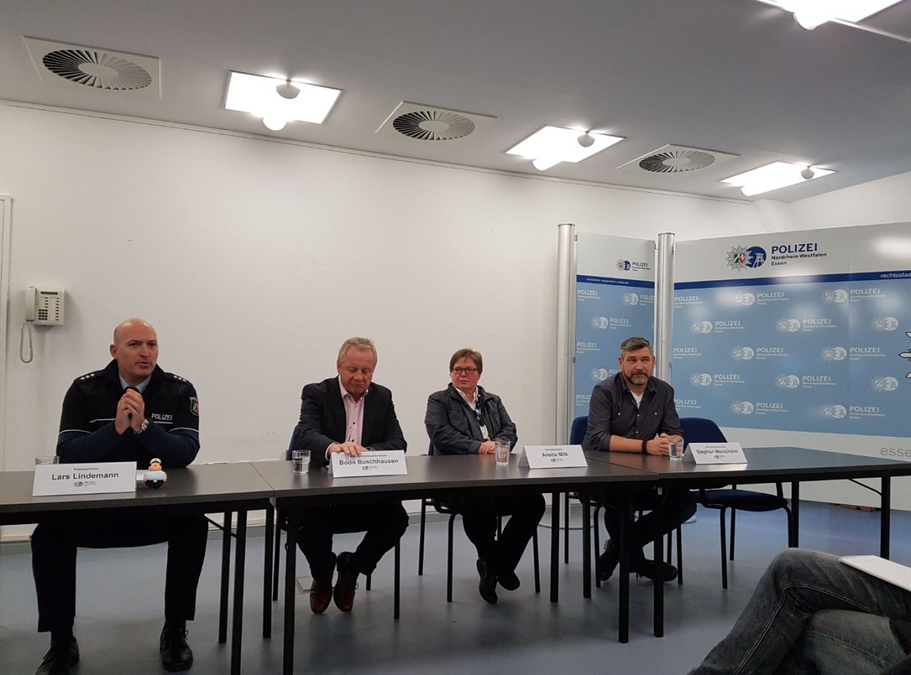 Die Essener Polizei und Sachverständige verkünden am Montag (29.01.) bei einer Pressekonferenz die Verhaftung vieler Autohehler eines größeren Rings, die auch in Essen aktiv waren.