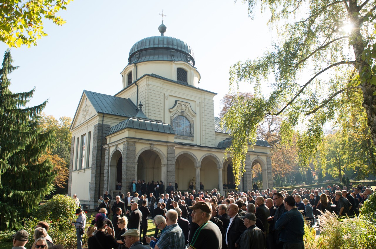 Die Trauerfeier fand auf dem St.-Matthäus-Kirchhof in Berlin statt.