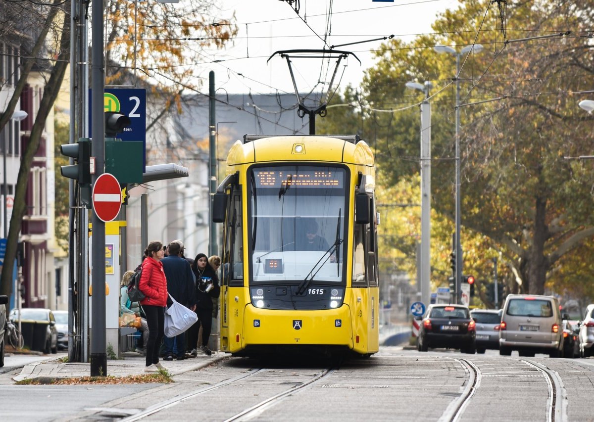 ruhrbahn-tram-strassenbahn-essen.JPG