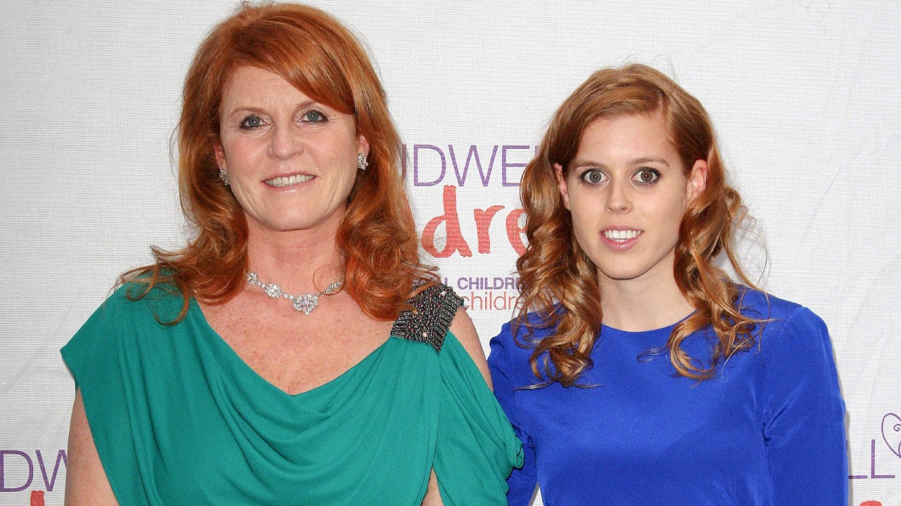 Sarah Ferguson mit ihrer Tochter Beatrice beim „Diamond Butterfly Ball 2012“ in London.