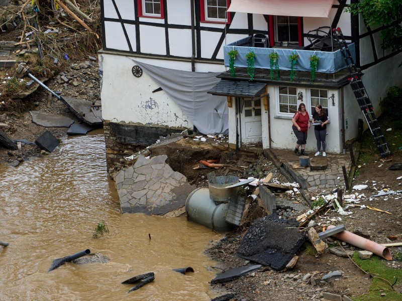 Im Eifeldorf Schuld in Rheinland-Pfalz herrscht nach Angaben des Oberbürgermeisters Helmut Lussi eine Lage wie nach einem Bombenangriff“.