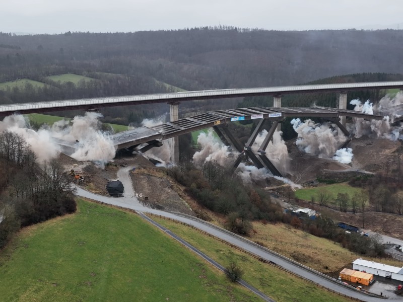 ...und die Brücke...