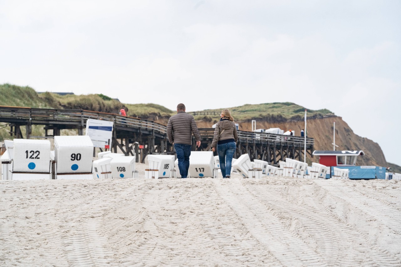 Ein Anwohner auf Sylt kann sich Urlaub an der Nordsee derzeit wegen Corona nicht gut vorstellen. (Symbolbild)