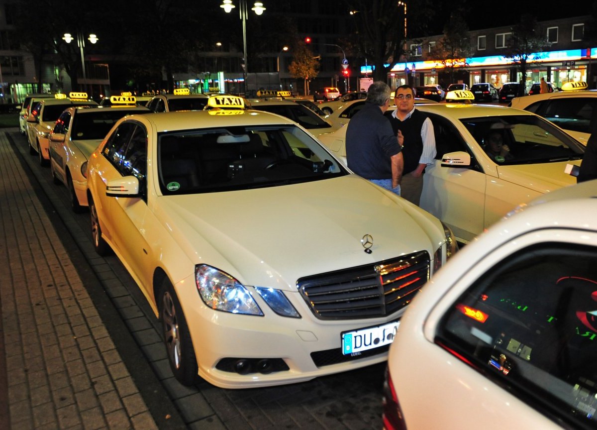 taxi-duisburg-hauptbahnhof-hbf.jpg