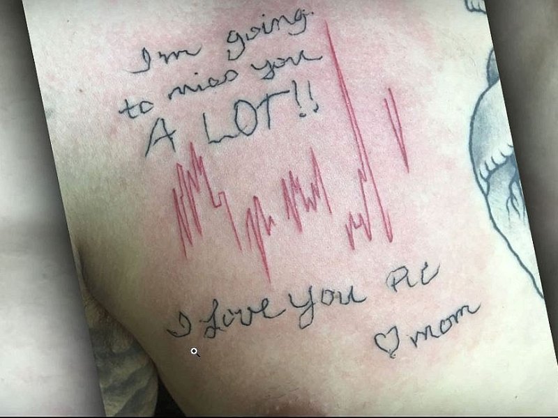traurige-erinnerung-dieses-tattoo-zeigt-den-letzten-herzschlag-seiner-toten-mu_2018-01-28_11-14-01~e17429c9-b082-4278-ba38-a38e2dc25685.jpg