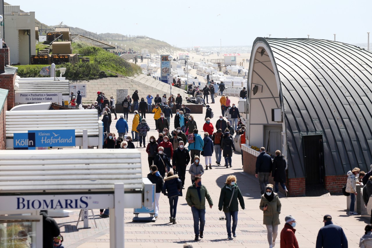 Viele Menschen machen derzeit Urlaub an der Nordsee. (Symbolbild)