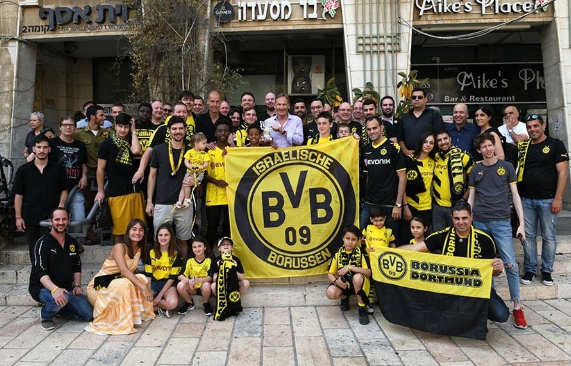 BVB-Boss Aki Watzke zu Besuch beim Fanclub „Israelische Borussen“.