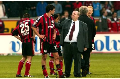Gleich dreimal erreichte Bayer in der Saison 2001/2002 den zweiten Platz - in der Bundesliga, ...