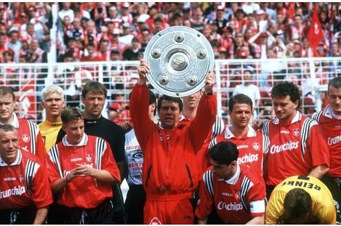 Rehhagel mit den Lauterern Martin Wagner, Thomas Riedl, Ciriaco Sforza und Andreas Reinke. Am 1. Oktober 2000 trat Rehhagel bei den Pfälzern zurück.