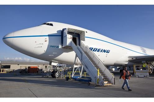 75 Jahre später präsentiert Boeing mit dem Modell 747-8 einen der größten Jumbo-Jets der Welt.