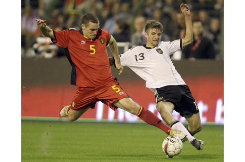 Belgien - Deutschland: Thomas Müller gegen Thomas Vermaelen.